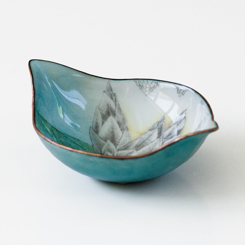 Rhody Crown Flower enamelware bowl