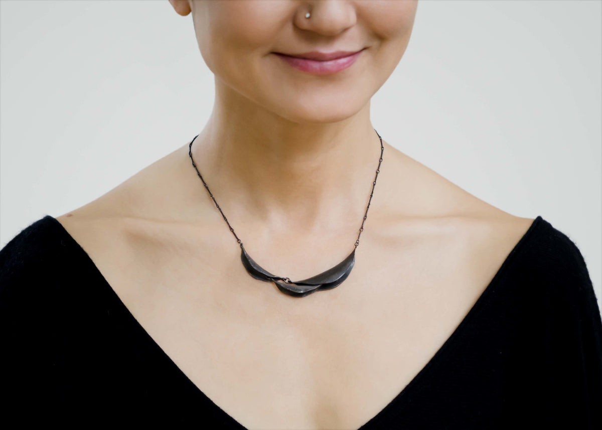 Large Curve Necklace