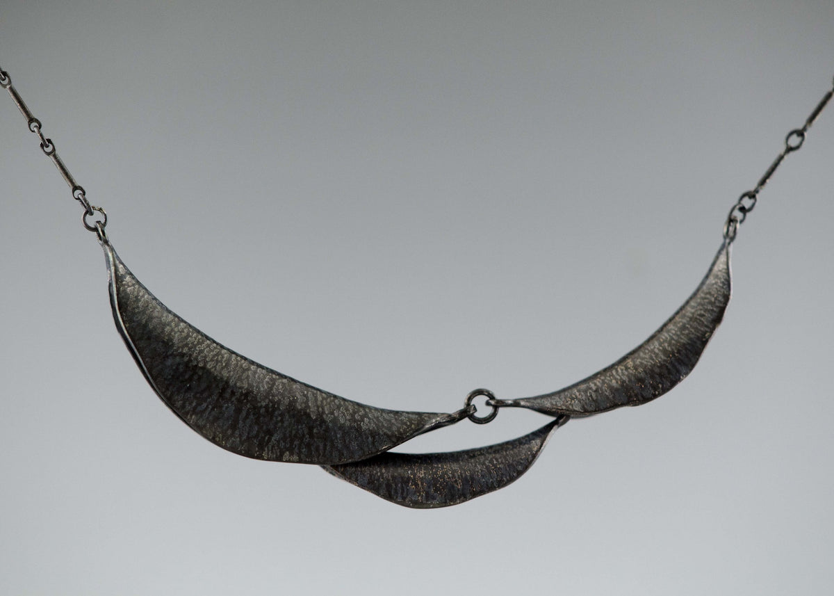 Large Curve Necklace