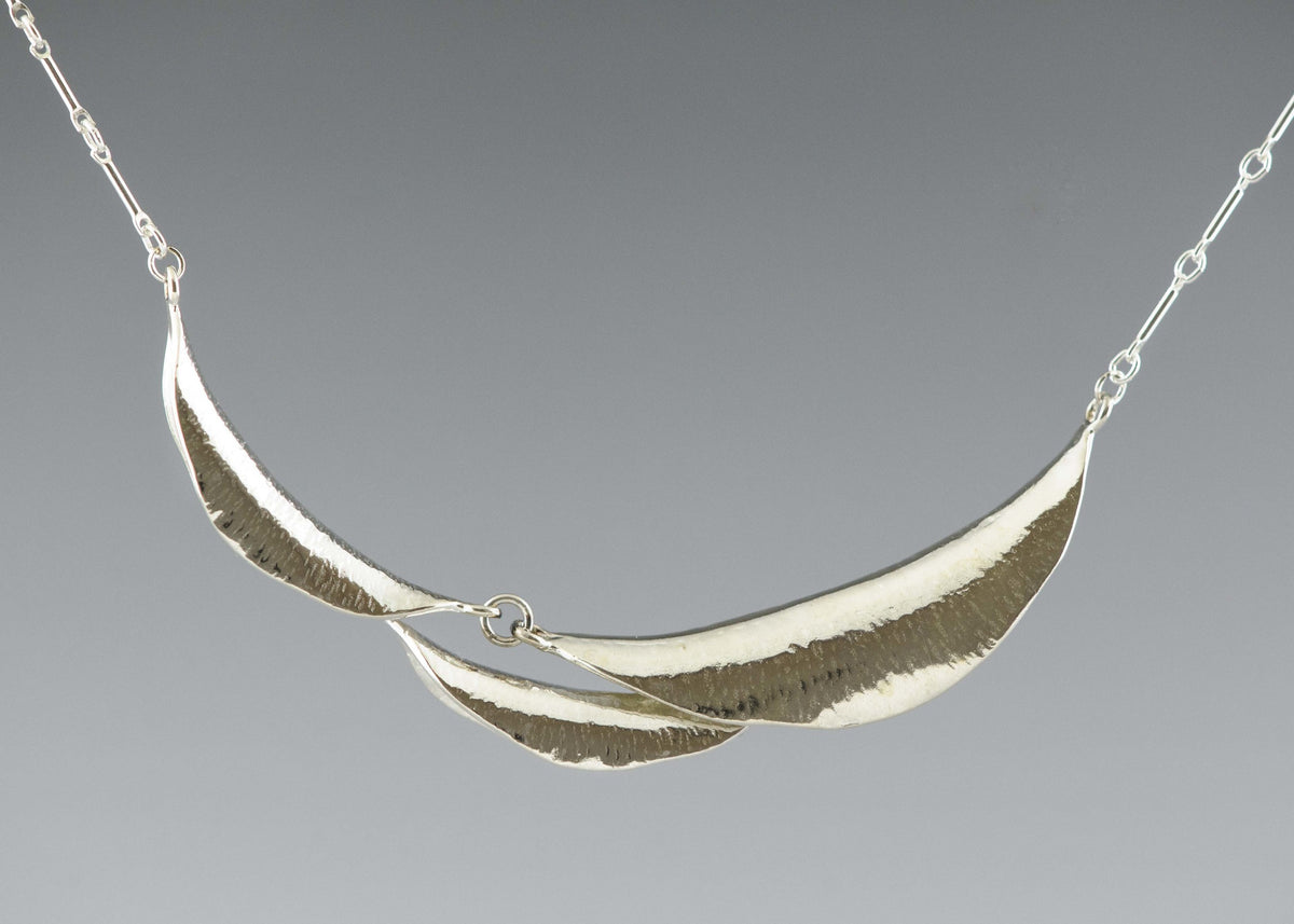 Large Curve Necklace