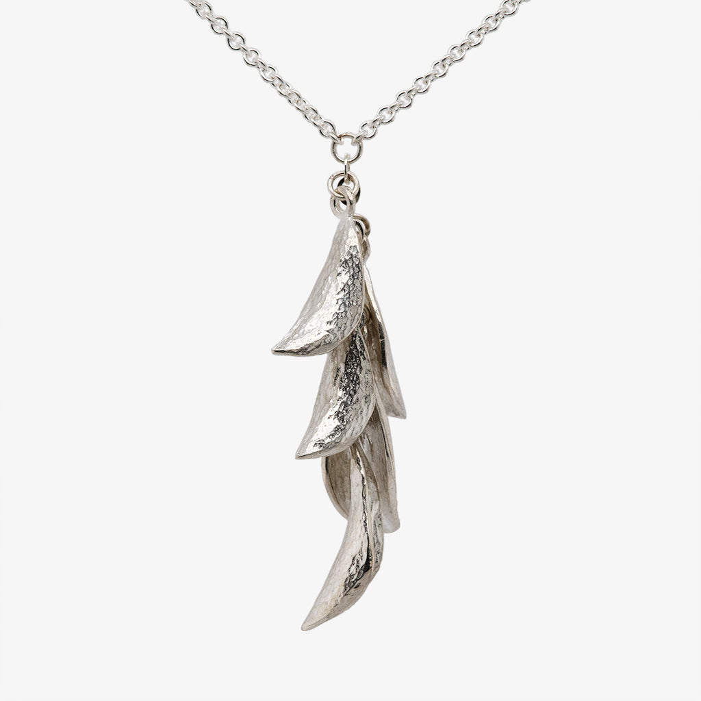 5 little leaves necklace